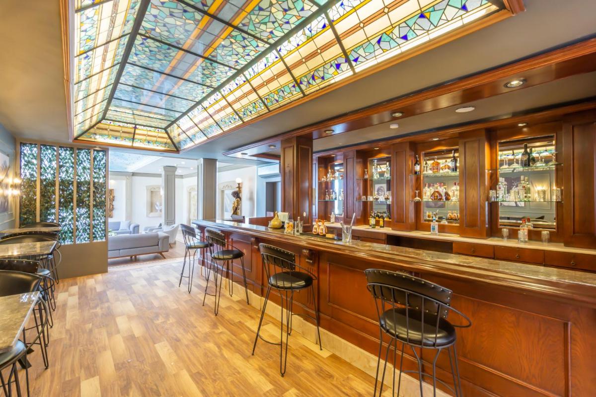 bar