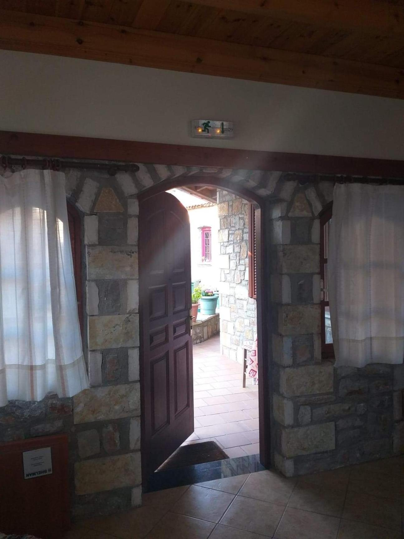 Ξενώνας questhouse Electra isari view 4
