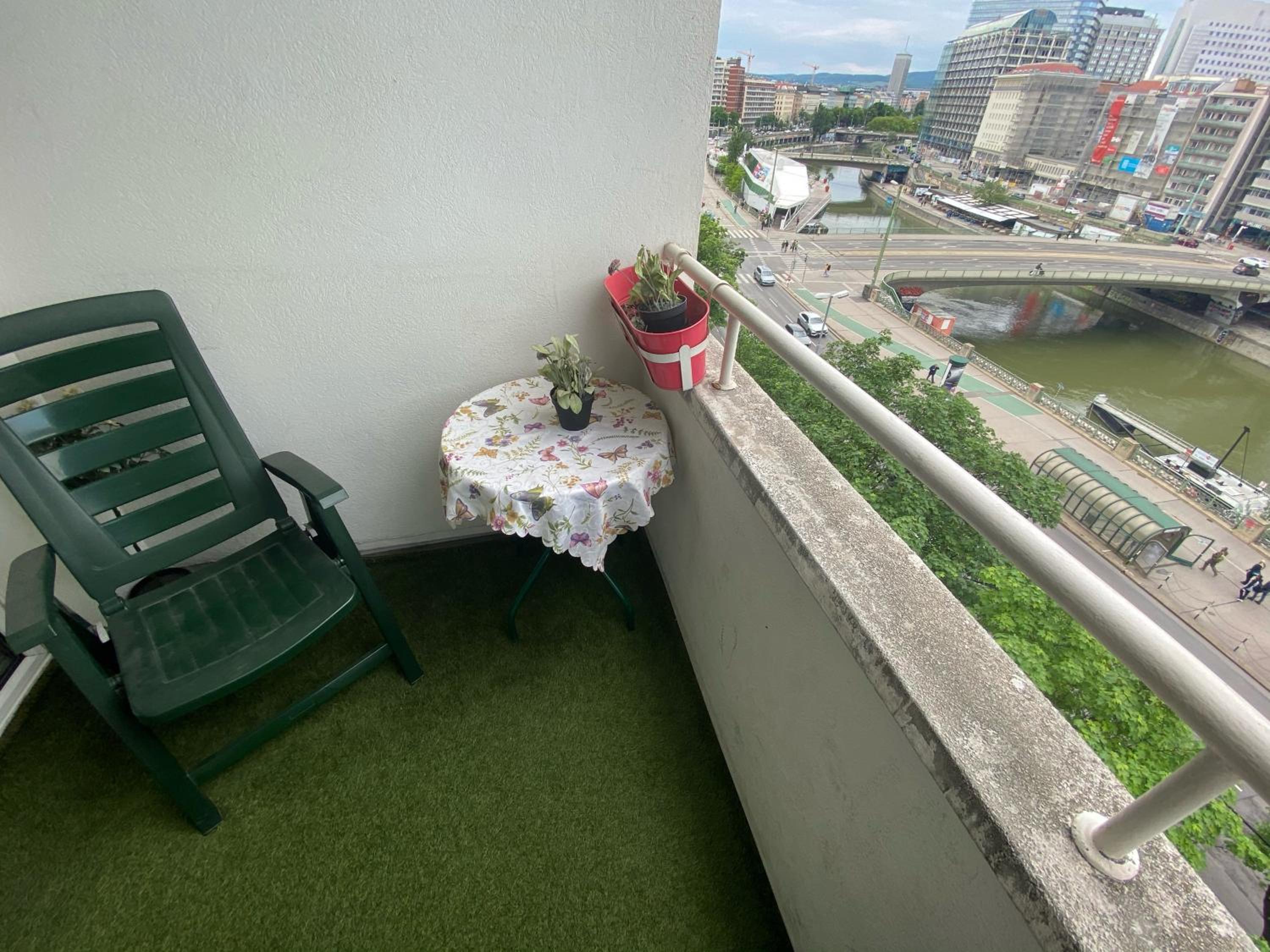 Apartment Domino