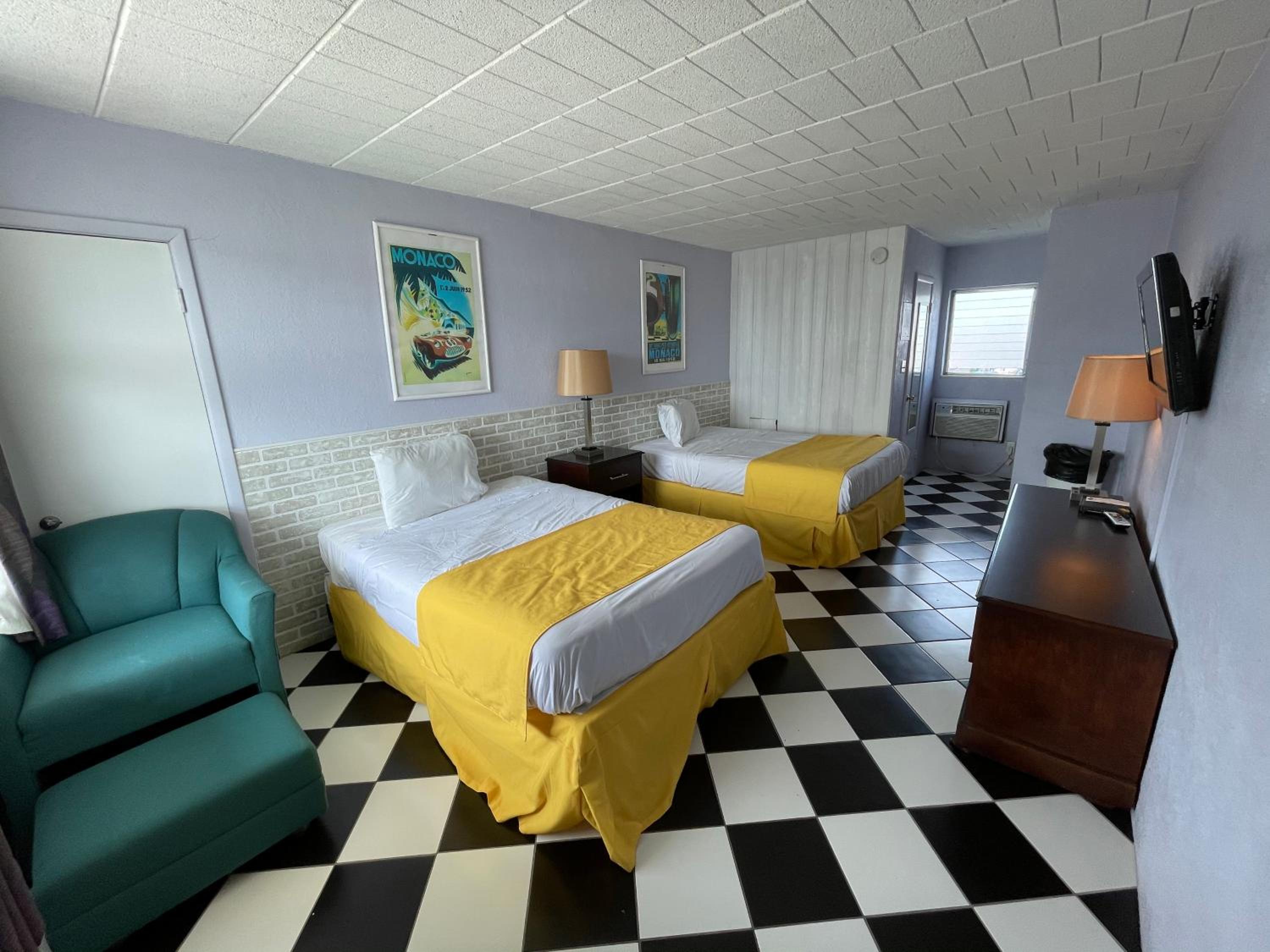 Monaco Motel - Wildwood Beach & Boardwalk view 3