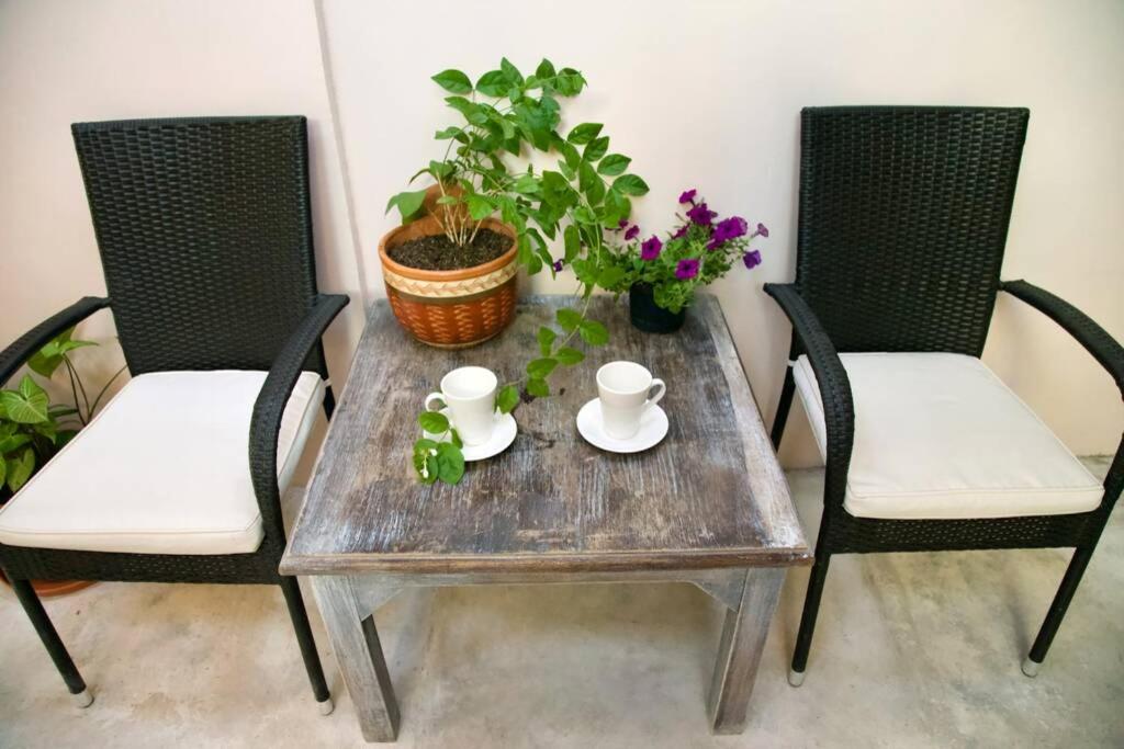 GREAT LOCATION ! 4 Bedroom Home in the Heart of Cartagena