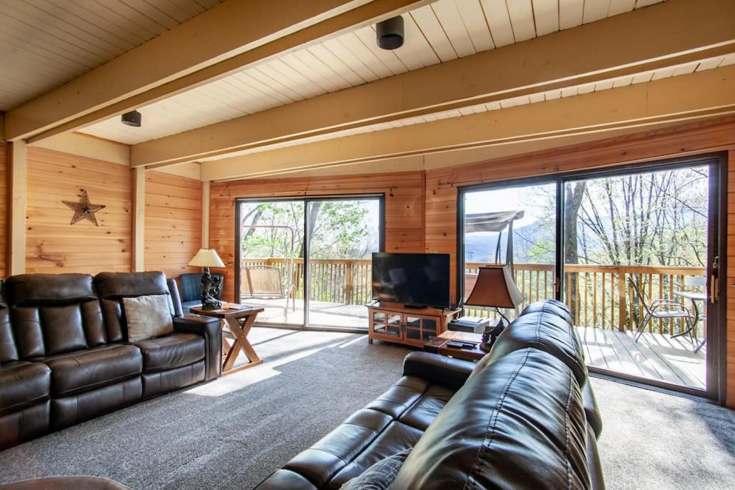 Bear View Chalet with hot tub and near Ober view 3