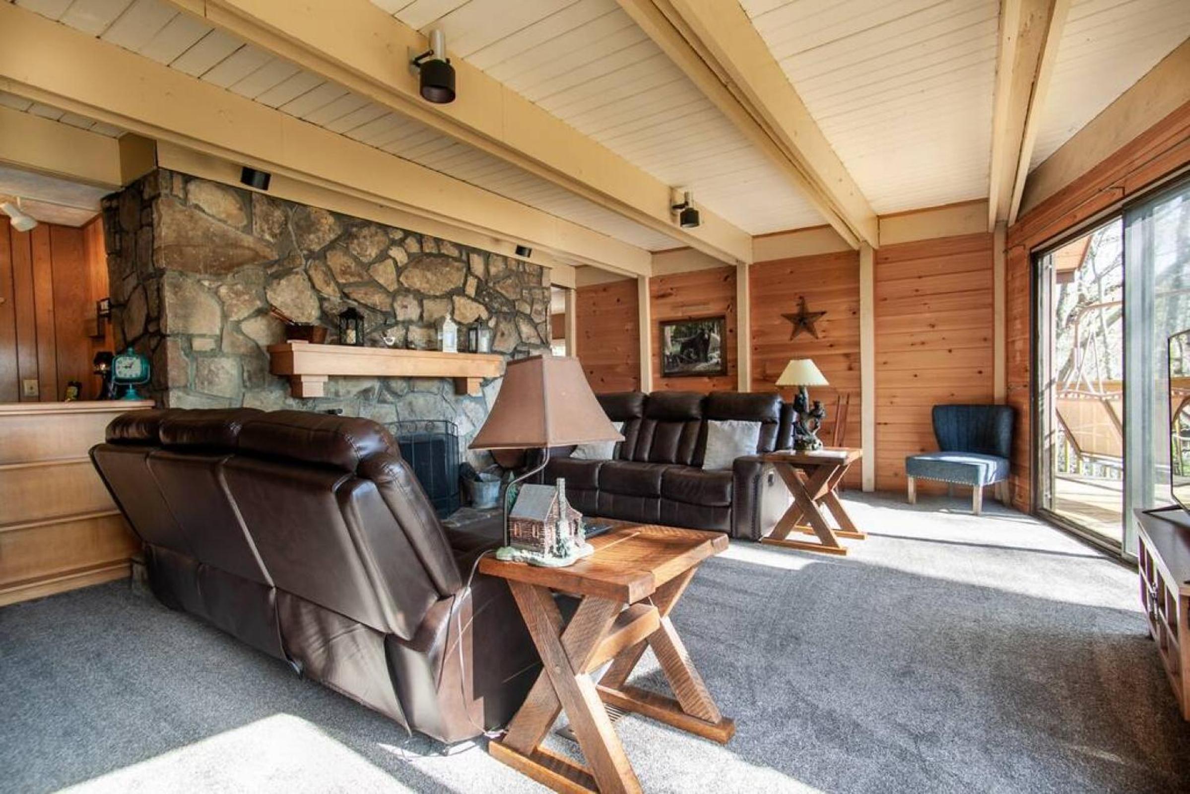 Bear View Chalet with hot tub and near Ober view 4