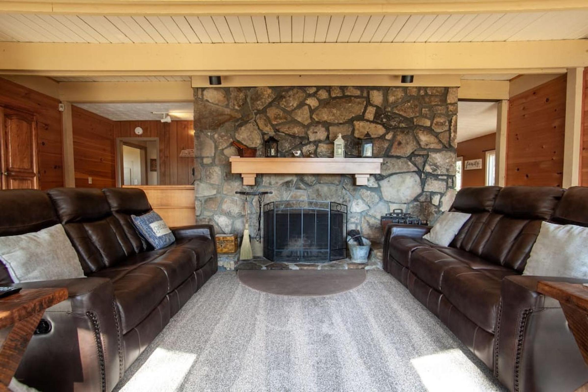 Bear View Chalet with hot tub and near Ober view 5