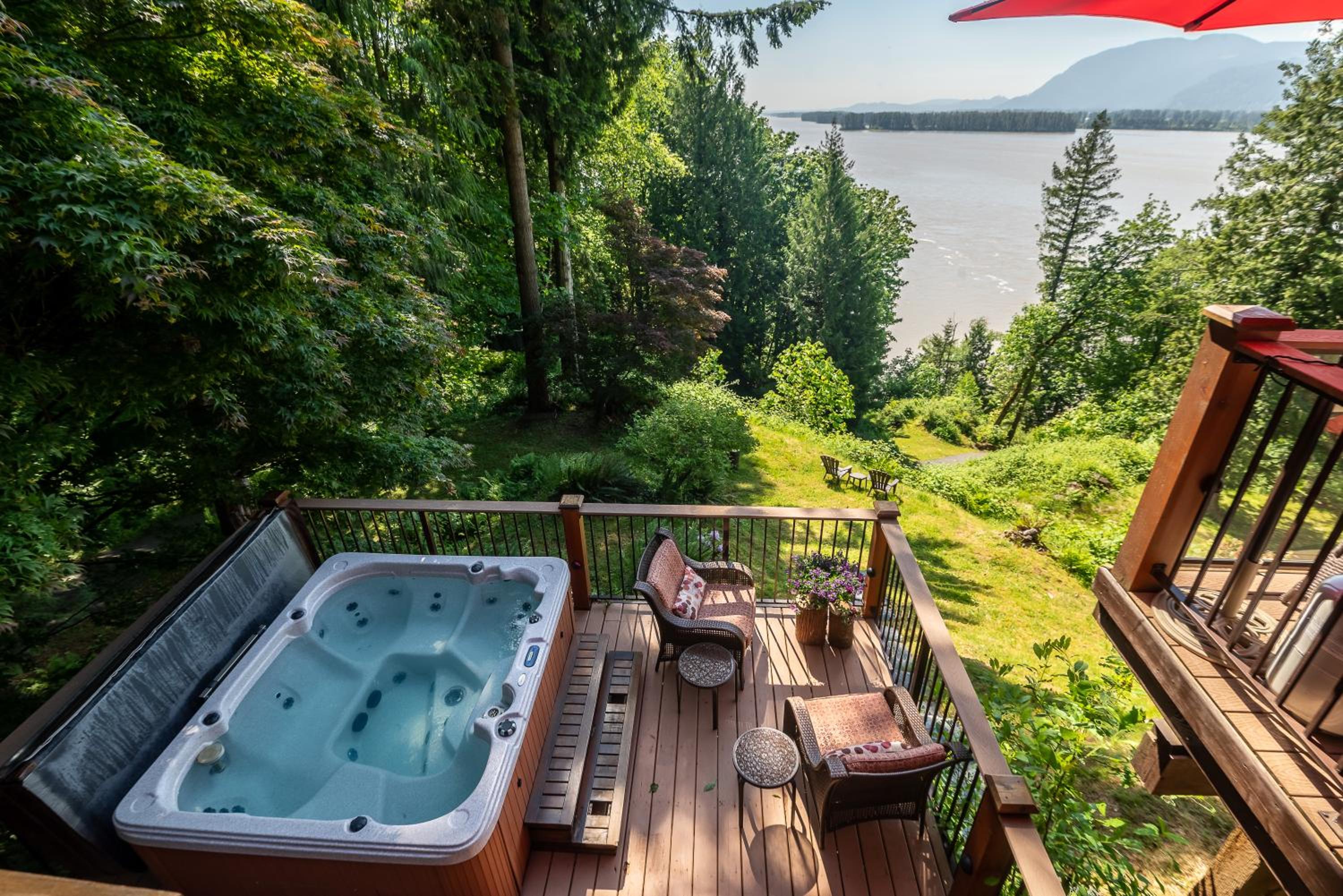 The Fraser River's Edge BB Lodge - Property Image 45