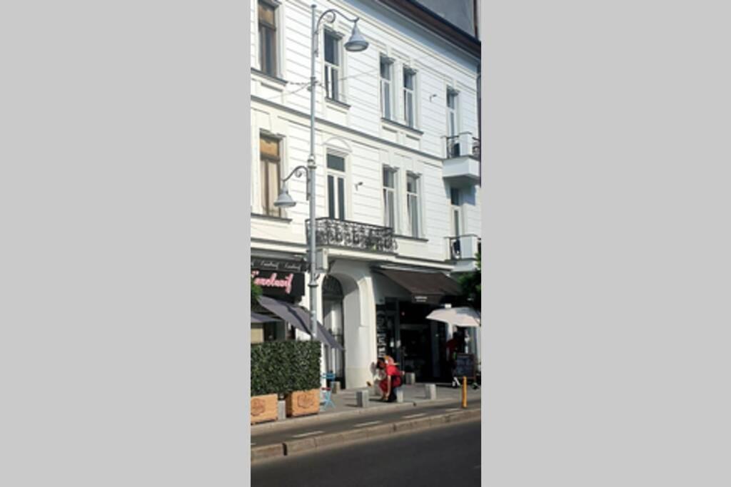 Ultracentral Cozy Apartment on Calea Victoriei with Amazing View