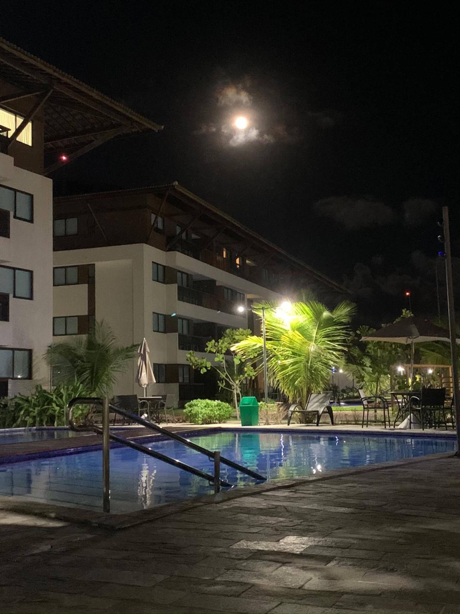 Flat Super Luxo Térreo Frente Piscinas