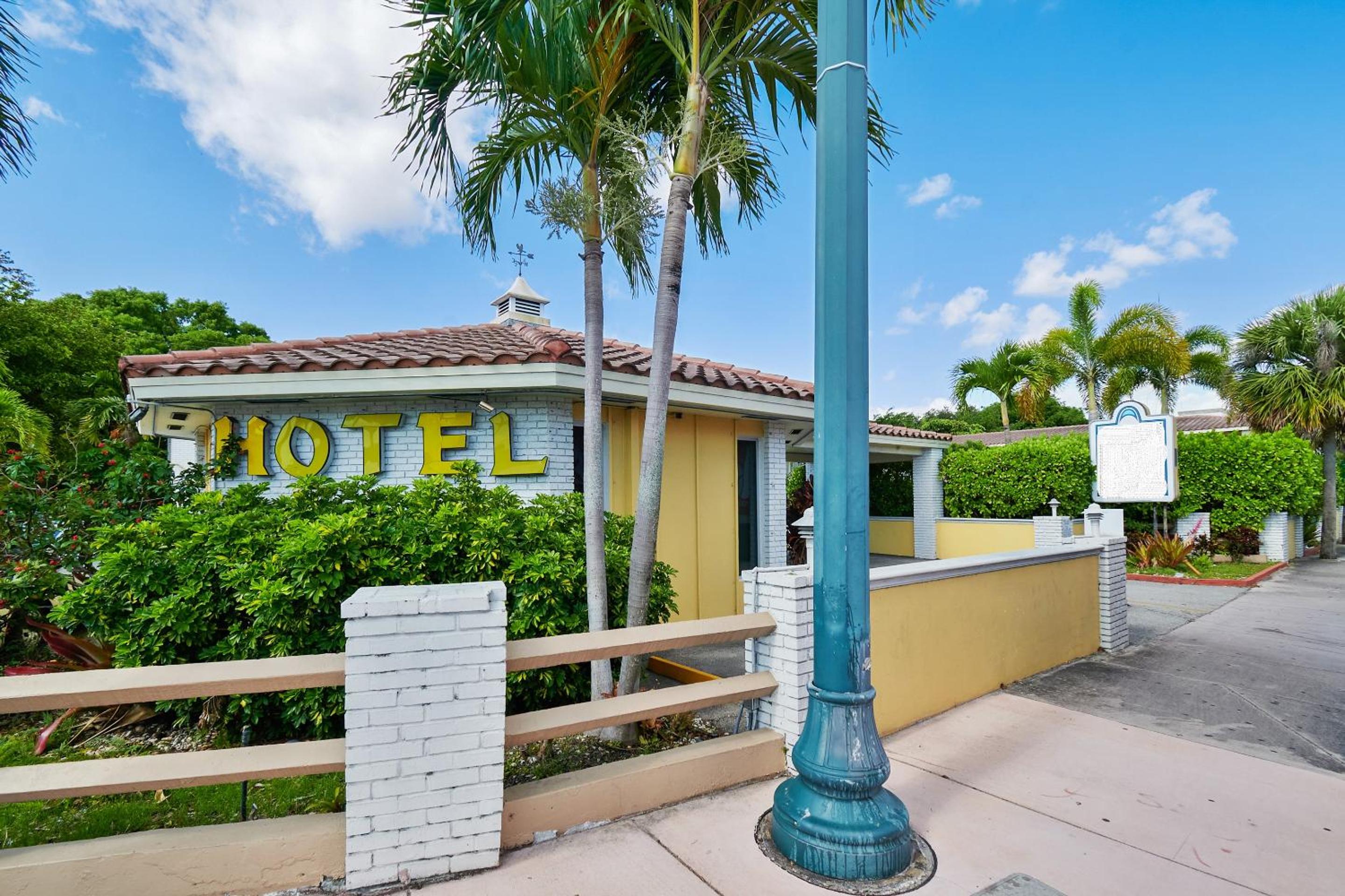 Hotel OYO Hotel Coral Gables - Miami Airport - Image 1