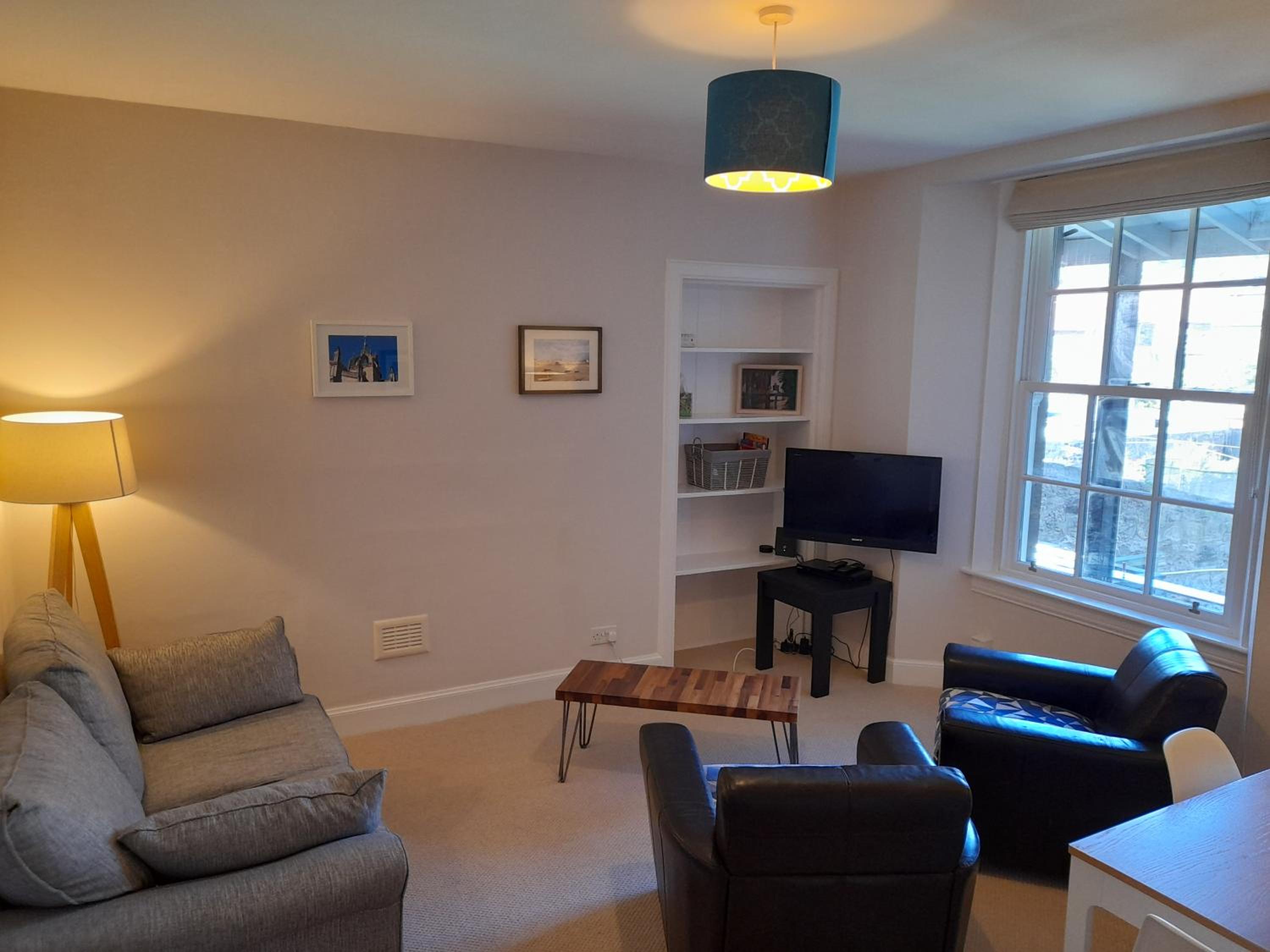 Burntisland Garden Apartment, Fife - 40 mins to Edinburgh view 2