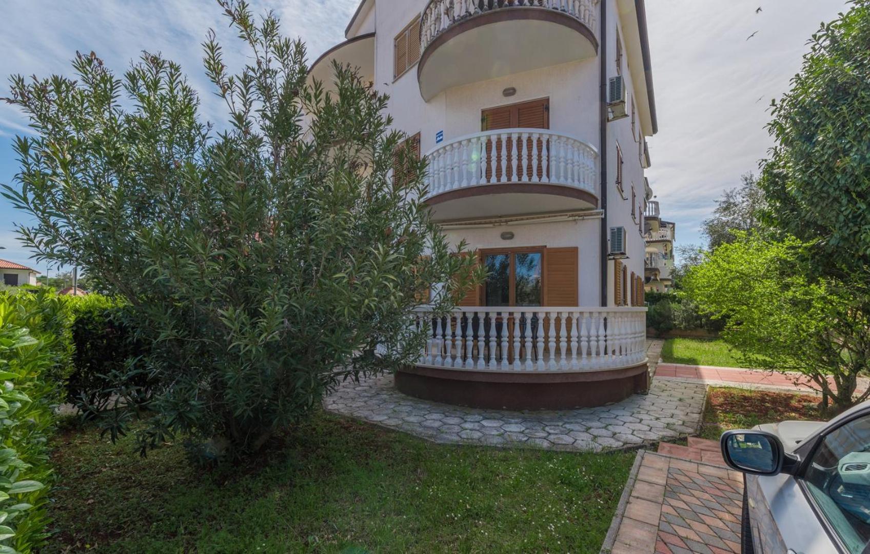 Apartment Nias Place