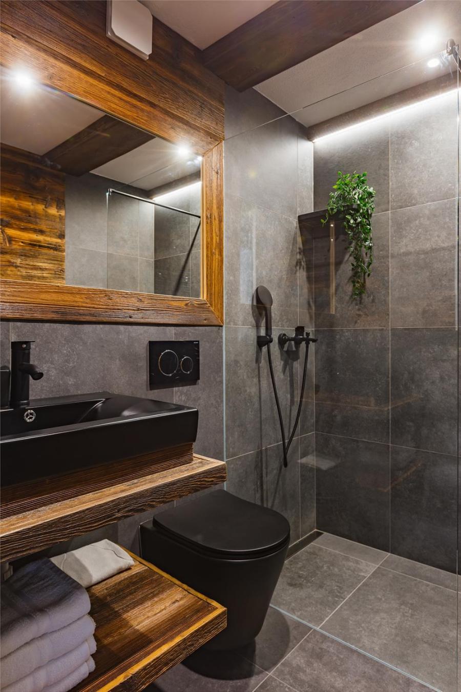 Hiša TRENTAR Peaceful Mountain Escape with Creek Sounds & Private Parking