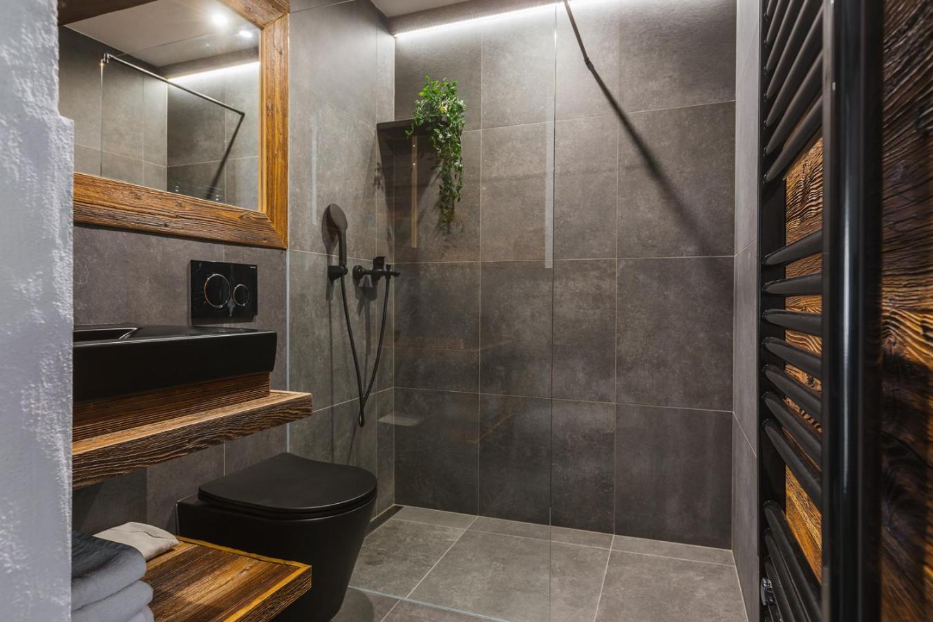 Hiša TRENTAR Peaceful Mountain Escape with Creek Sounds & Private Parking