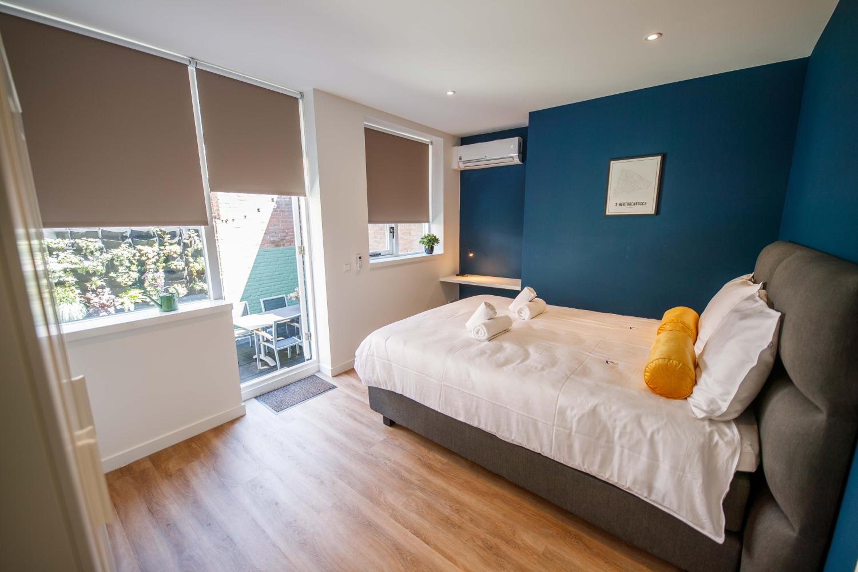 Boutique Chic 55m2 Apartment with City Garden - DB6A view 4