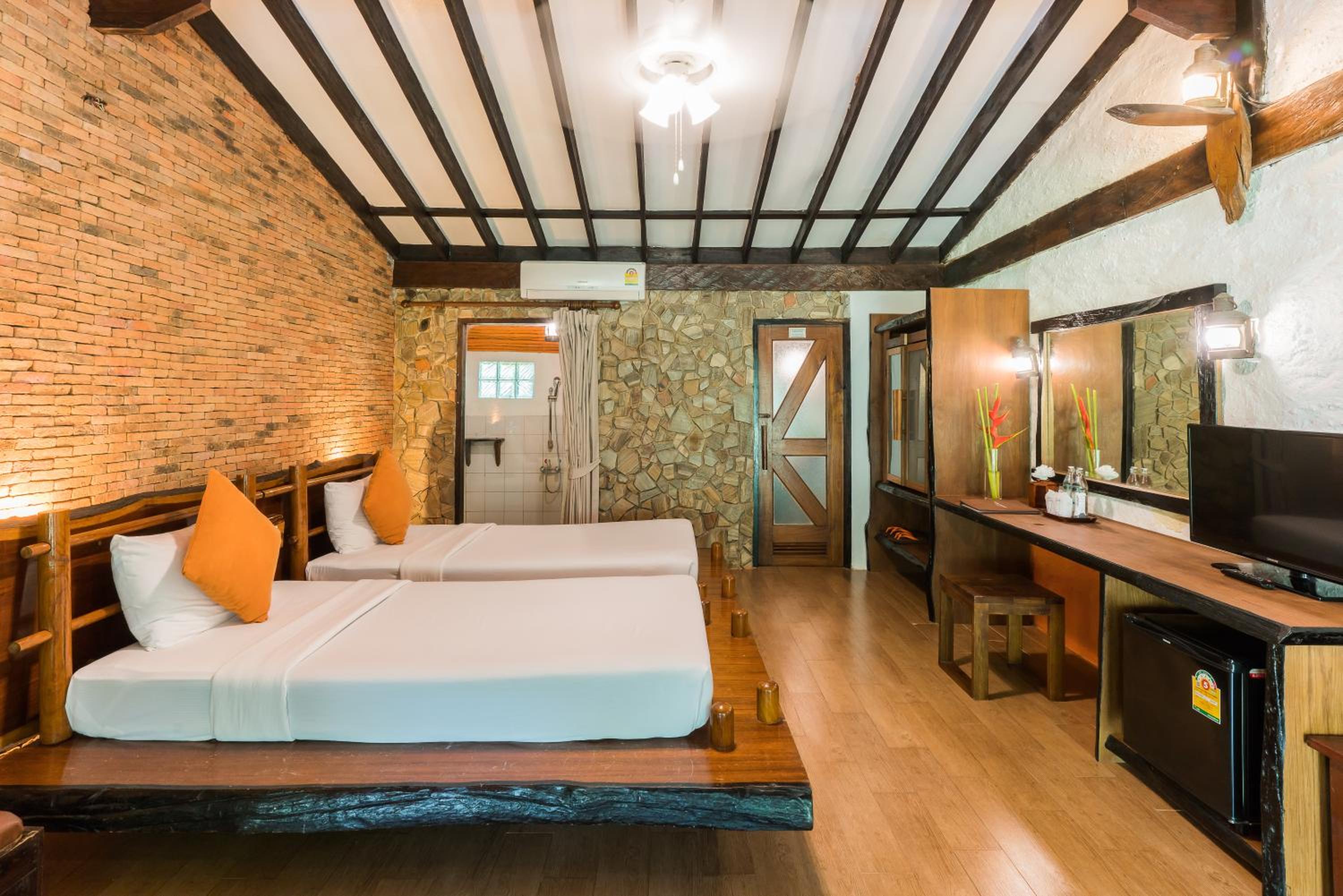 Home Phutoey River Kwai Hotspring & Nature Resort