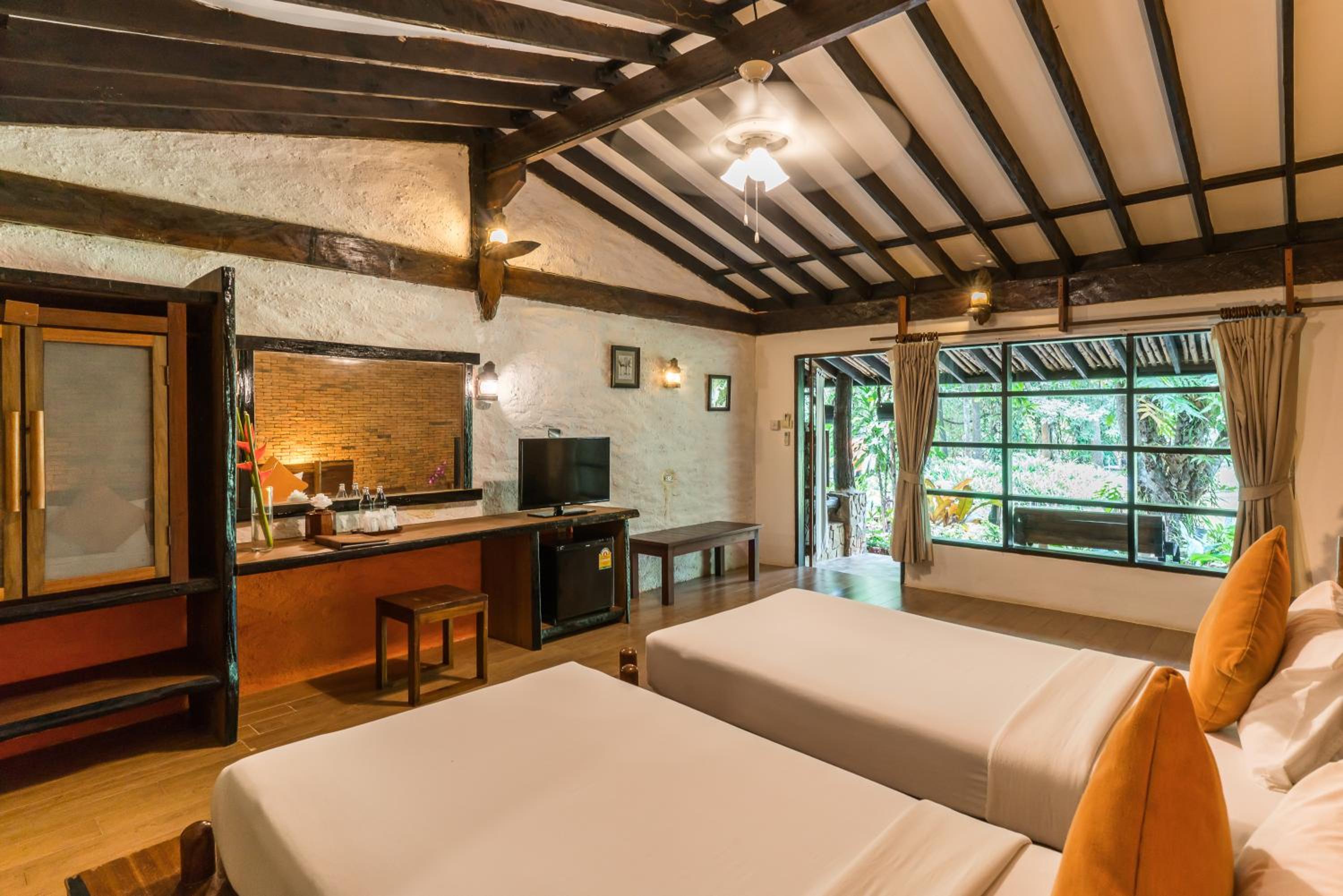 Home Phutoey River Kwai Hotspring & Nature Resort