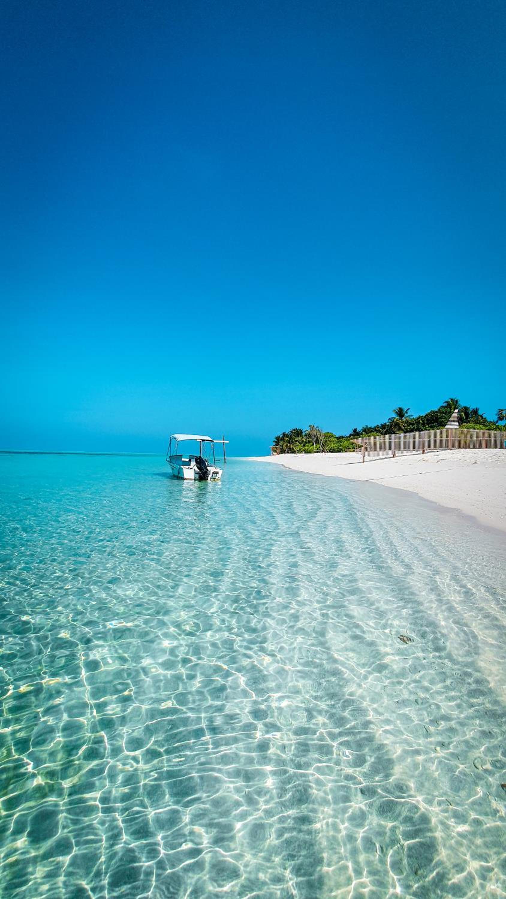 New Breeze Thoddoo Inn