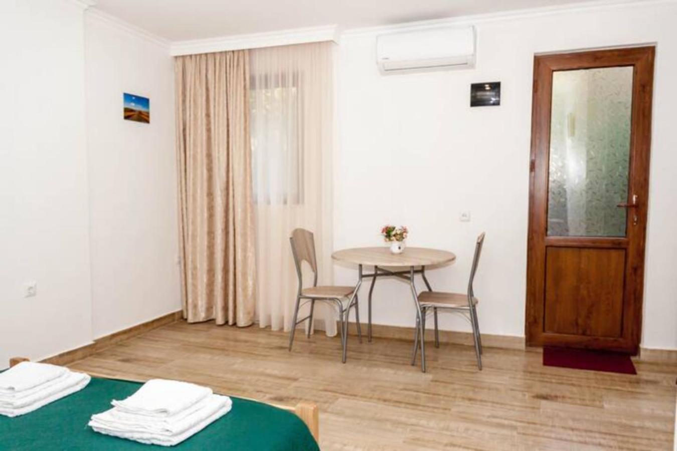 Guest House Beautiful Tbilisi - Cool & Cozy Apartments view 3