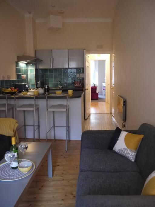 Fabulous location, One Bedroom West End Flat, just off Byres rd, close to SEC & Hydro view 3