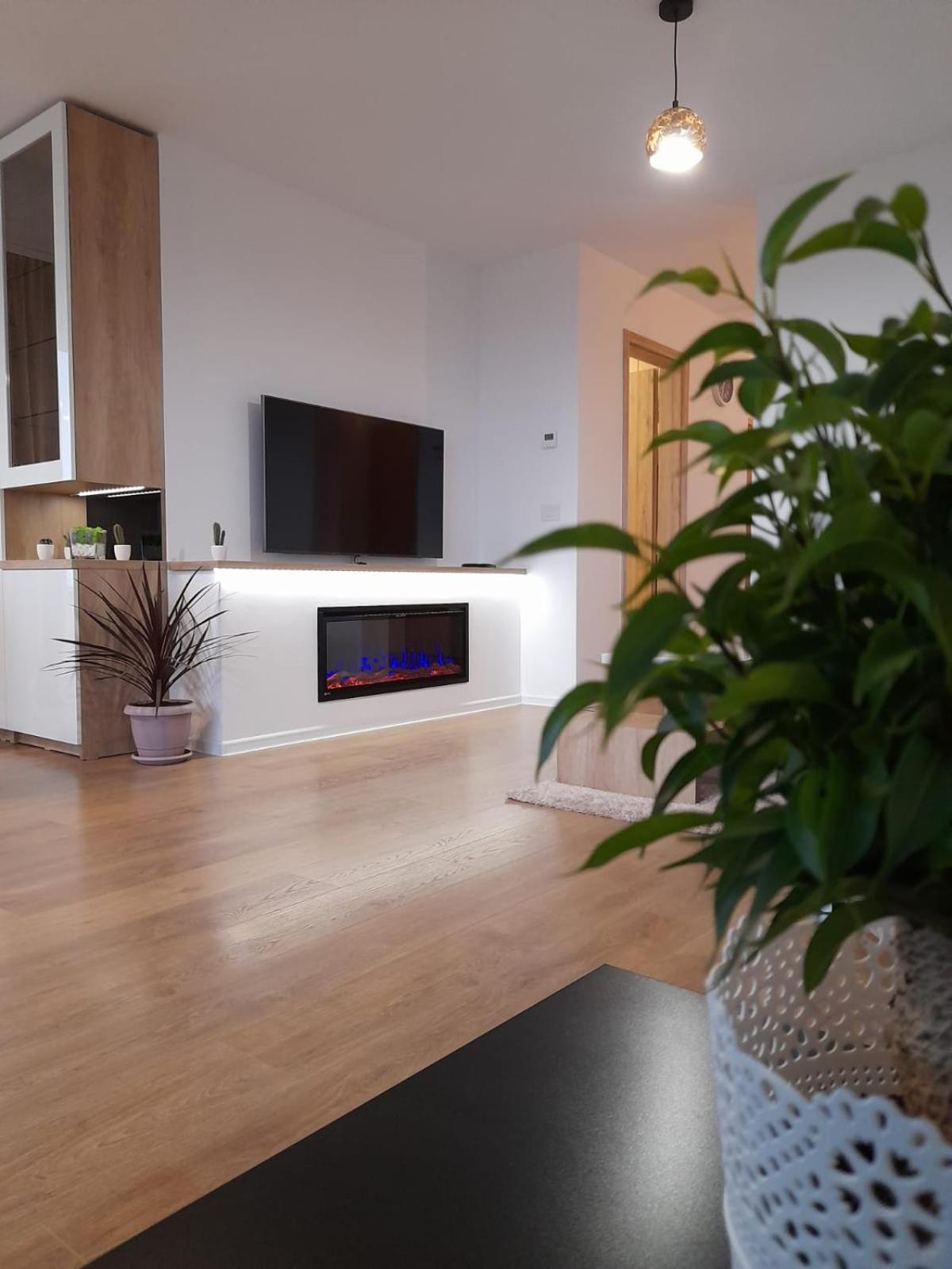 Luxury panorama apartament,Coresi view 3