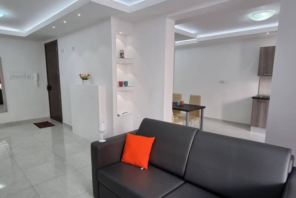 SeaView 2 Double Bedroom Modern APARTMENT photo 5