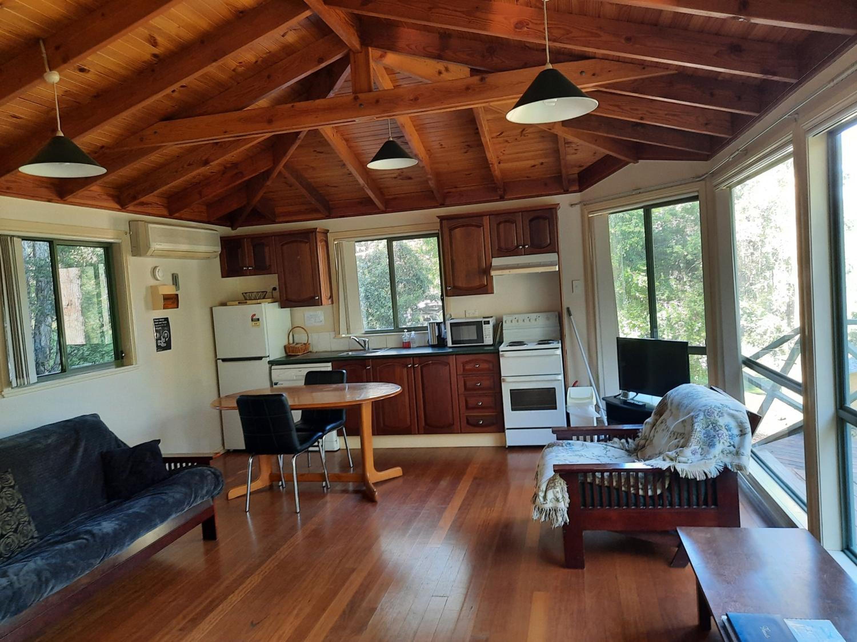 Orana"Welcome" Cabin in The Tops view 3