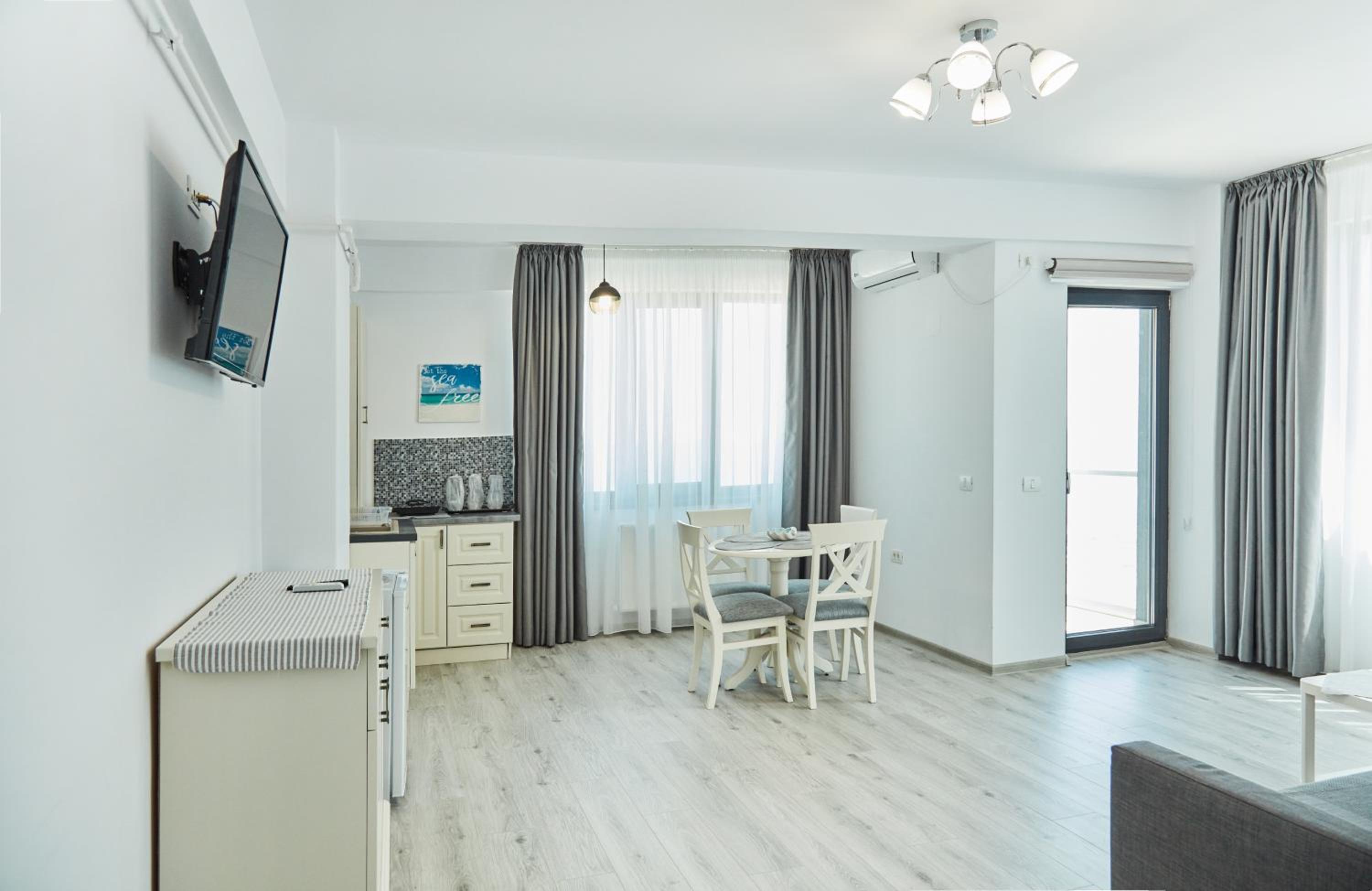 Apartments Excelsior Mamaia Nord view 3