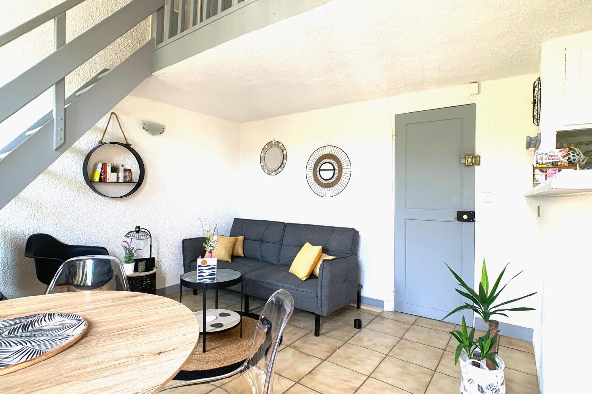 2 bedroom duplex apartment in the center of Antibes view 2