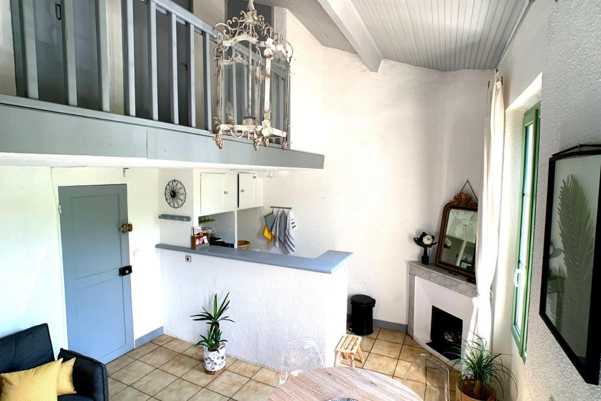 2 bedroom duplex apartment in the center of Antibes view 4