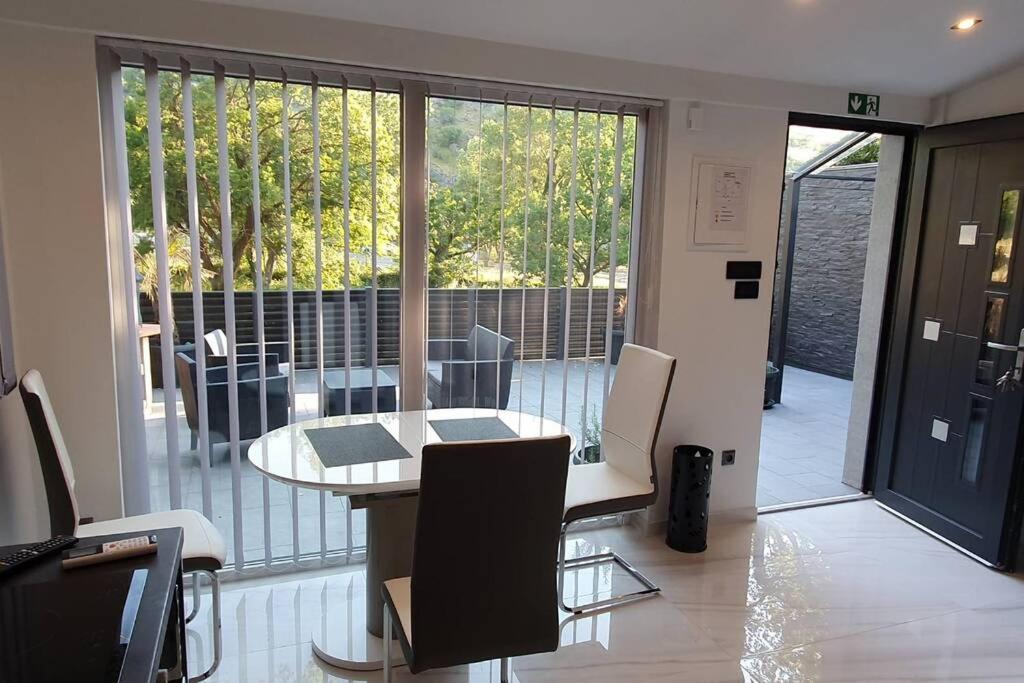 Beautiful house with large terrace and jacuzzi view 4