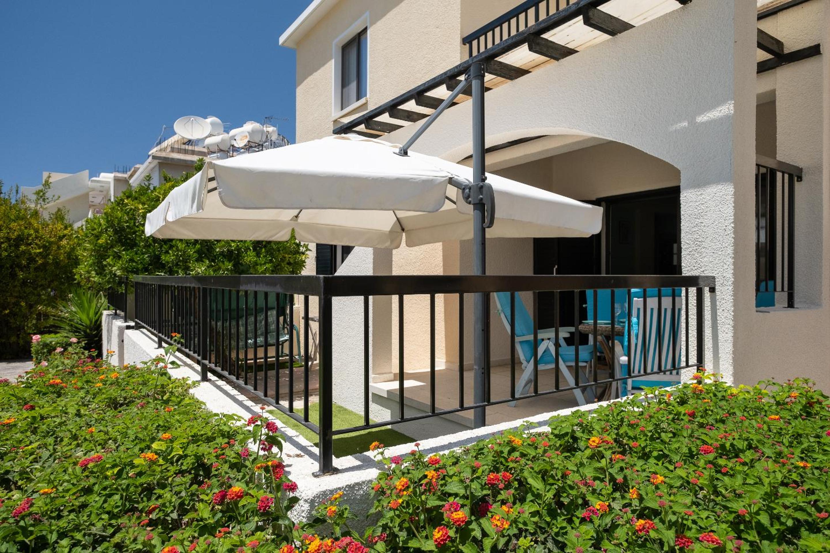 Dalia 2 Bedroom Apartment with Pool & Garden, Parking, Walk to Beach, Gated Complex