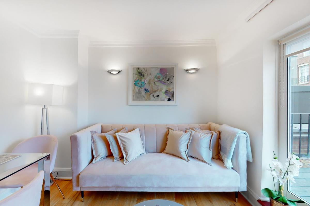 Stay in bond street