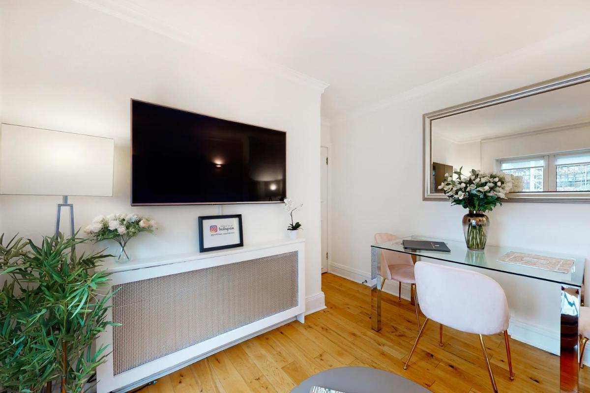 Stay in bond street