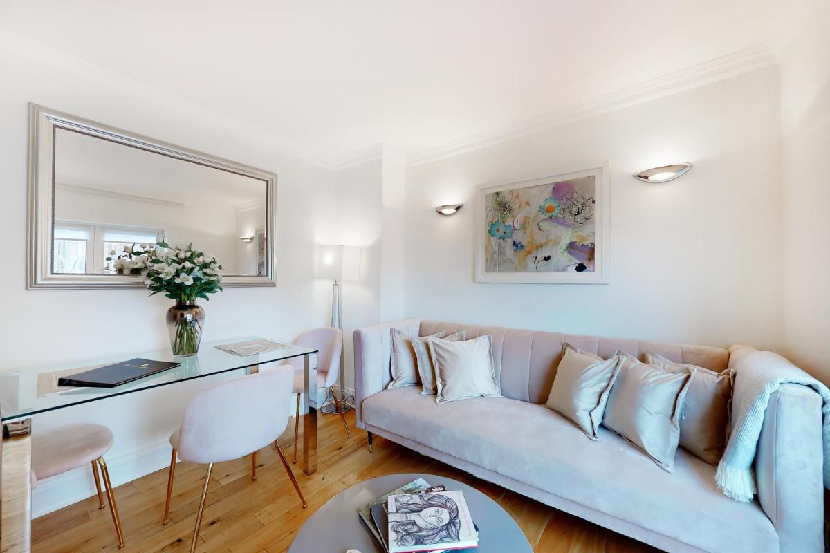 Stay in bond street