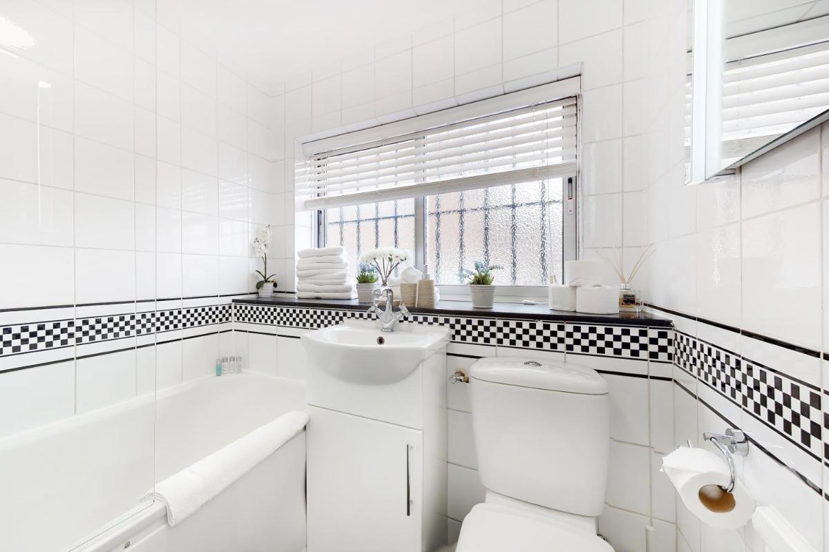 Stay in bond street