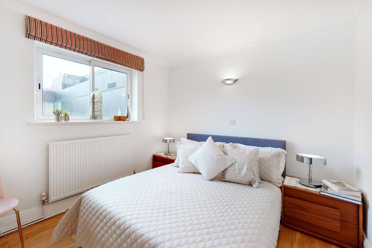 Stay in bond street