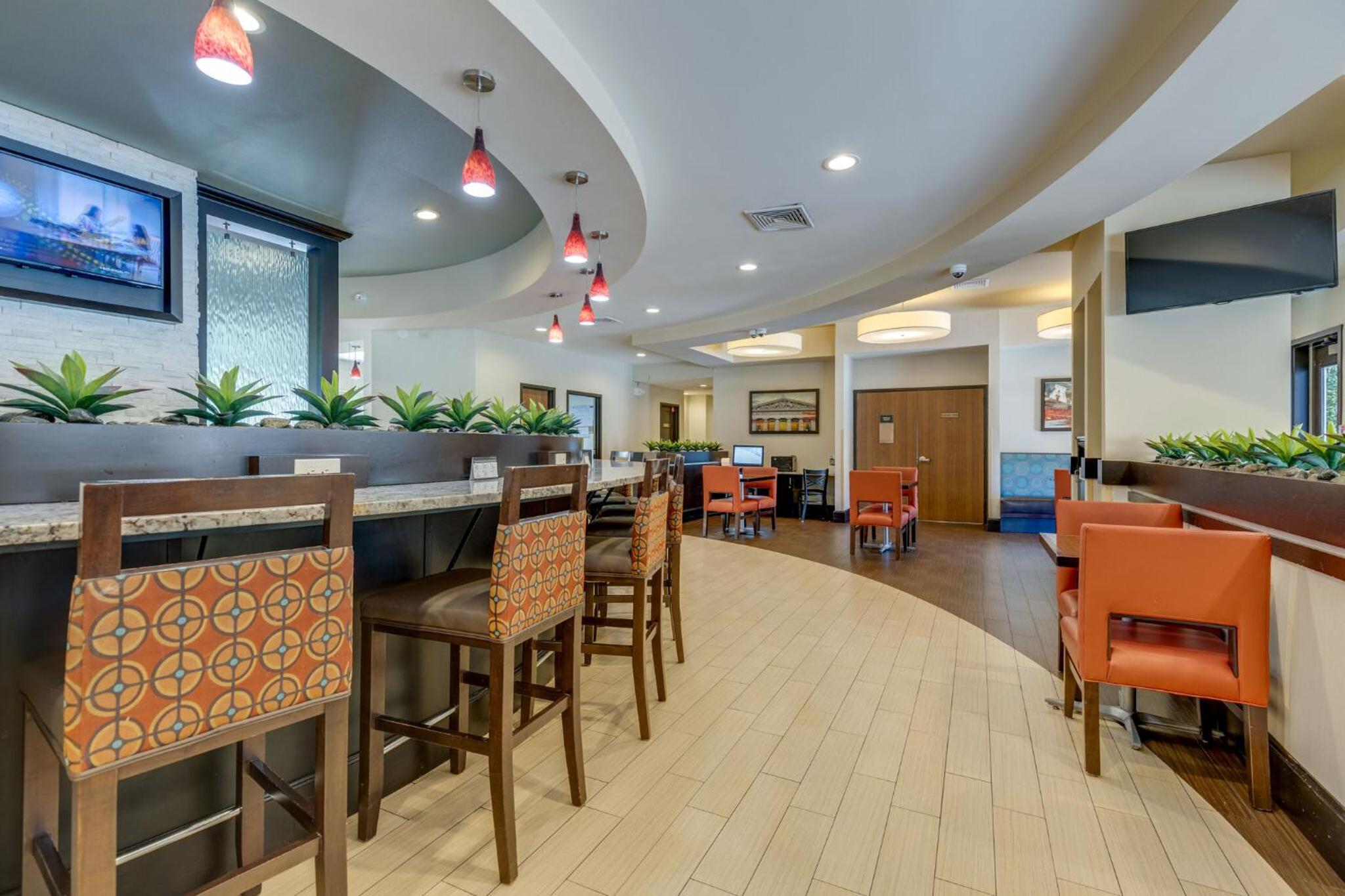 Club Hotel Nashville Inn Suites - Property Image 5