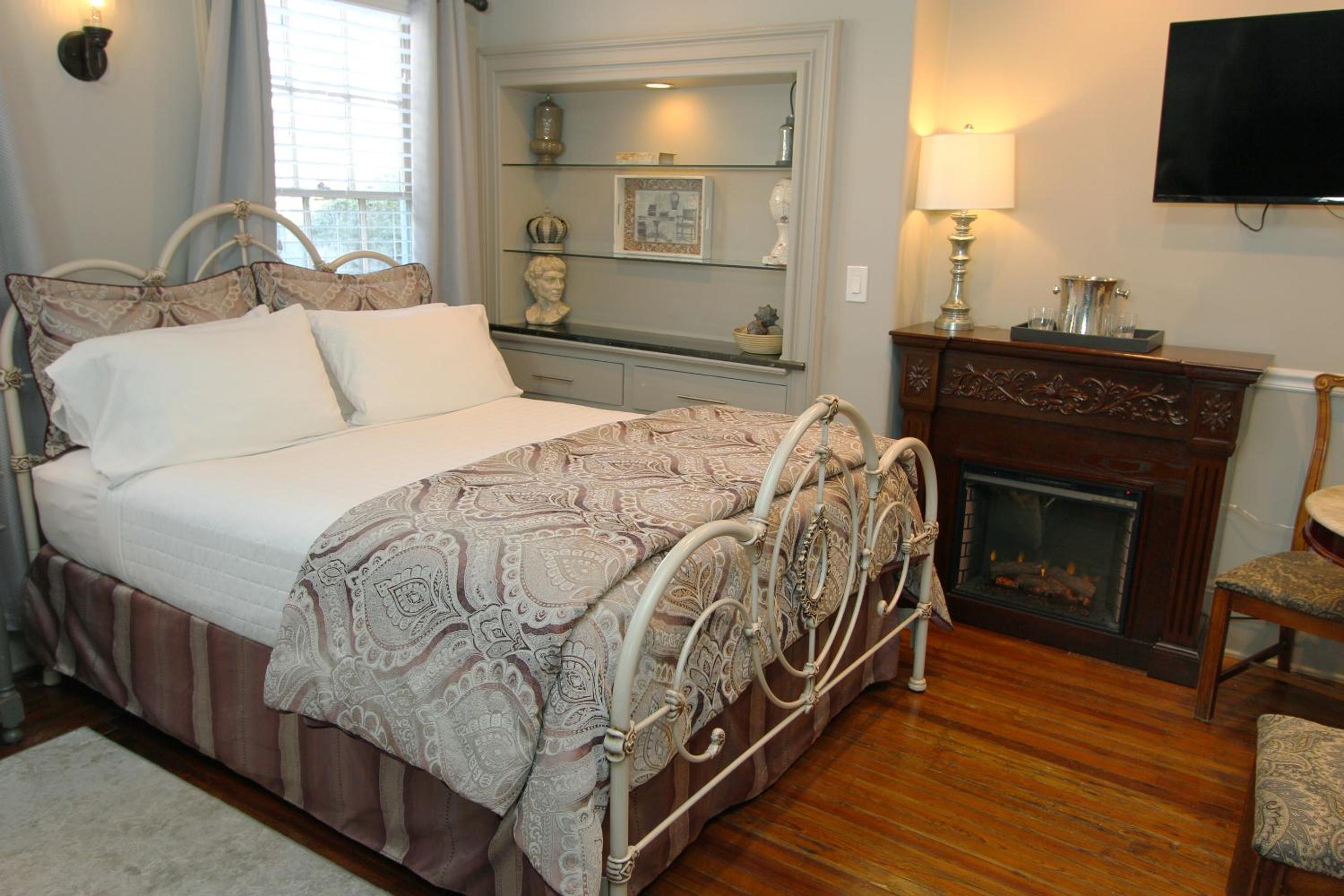 Bayfront Westcott House Bed & Breakfast