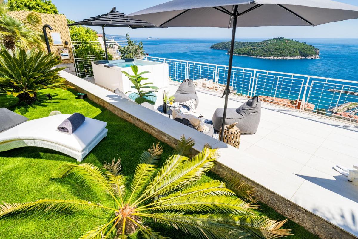 Gorgeous Ground Floor w/ Minipool & Patio