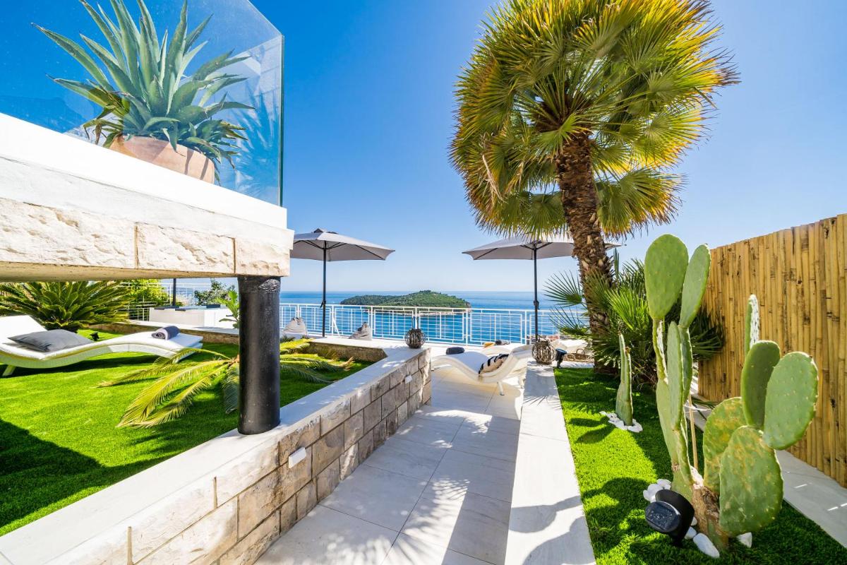 Gorgeous Ground Floor w/ Minipool & Patio