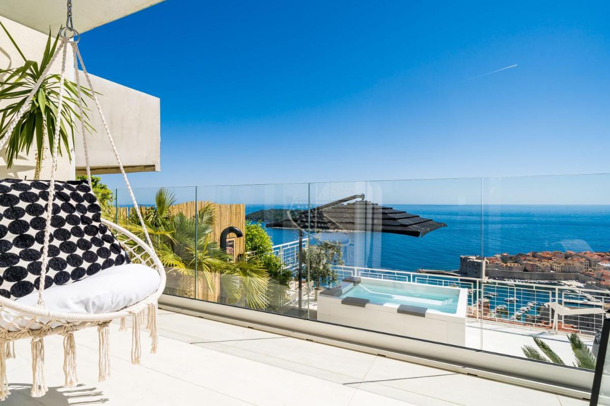 Gorgeous Ground Floor w/ Minipool & Patio