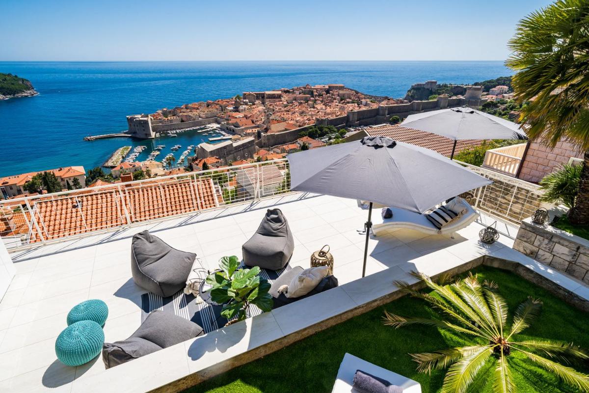 Gorgeous Ground Floor w/ Minipool & Patio