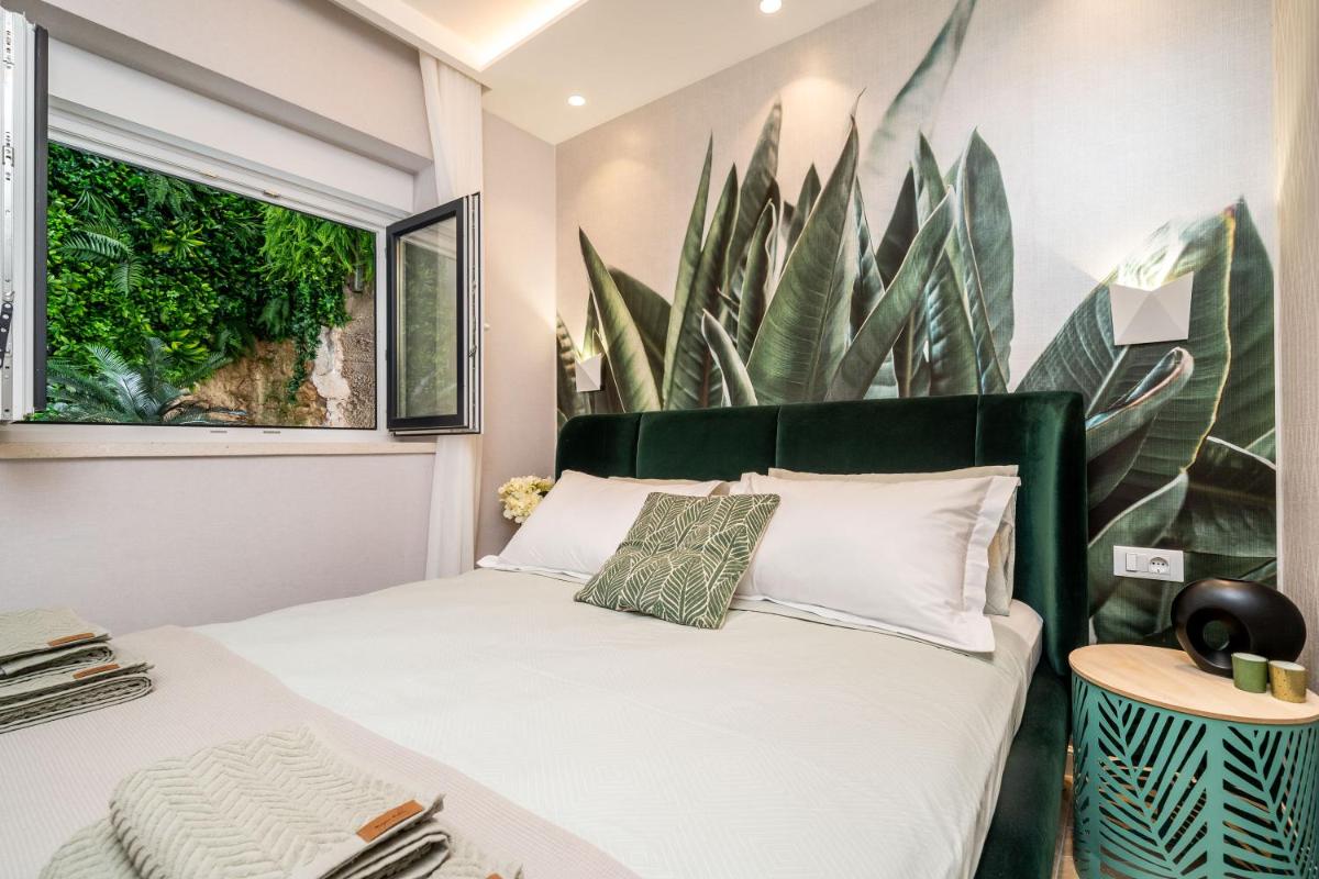 Gorgeous Ground Floor w/ Minipool & Patio