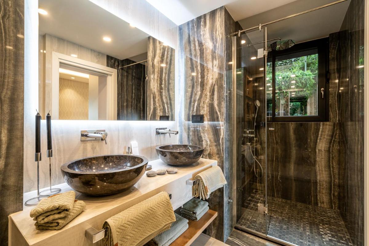Gorgeous Ground Floor w/ Minipool & Patio