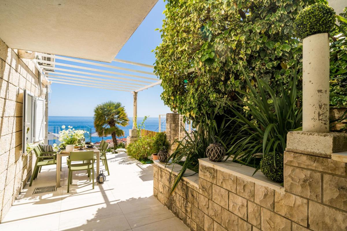 Gorgeous Ground Floor w/ Minipool & Patio
