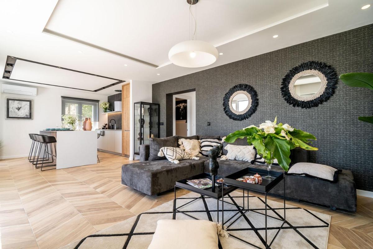 Gorgeous Ground Floor w/ Minipool & Patio