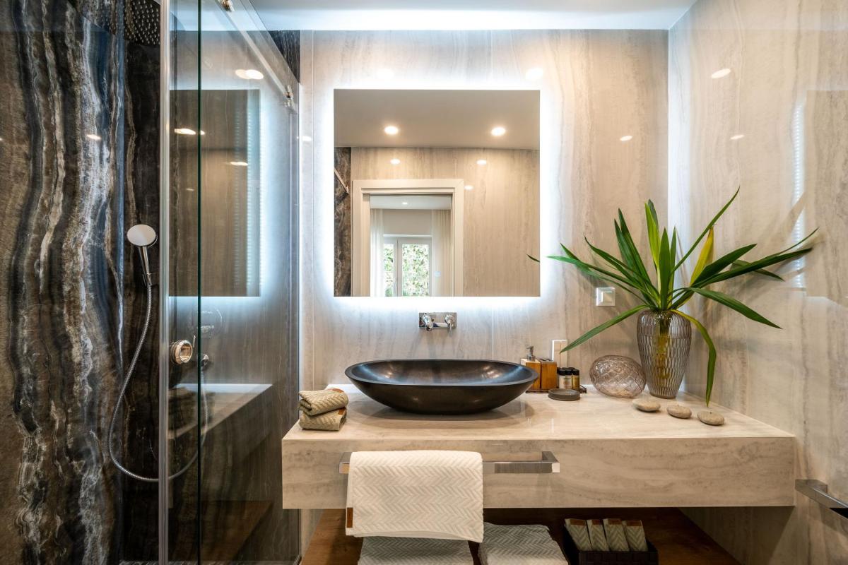 Gorgeous Ground Floor w/ Minipool & Patio