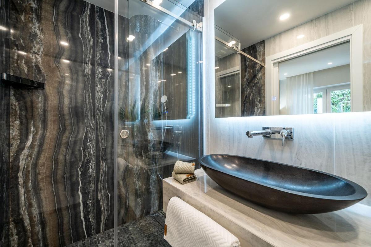 Gorgeous Ground Floor w/ Minipool & Patio
