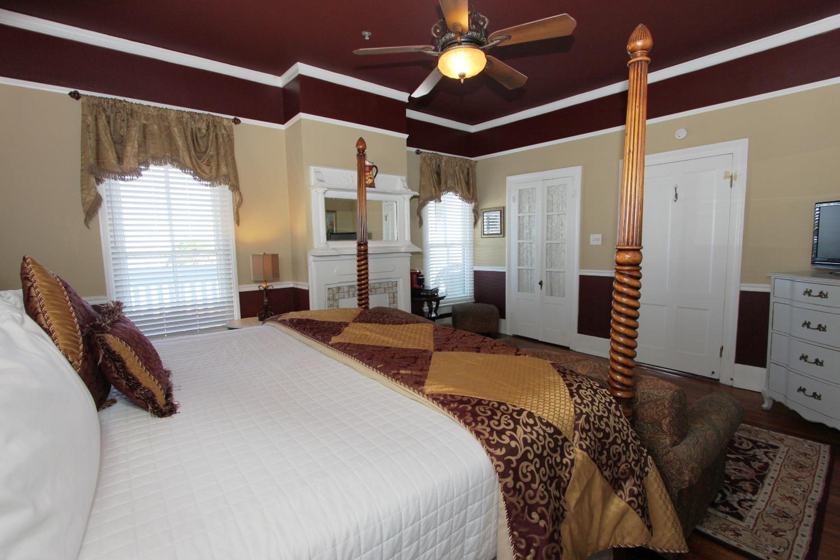 Bayfront Westcott House Bed & Breakfast