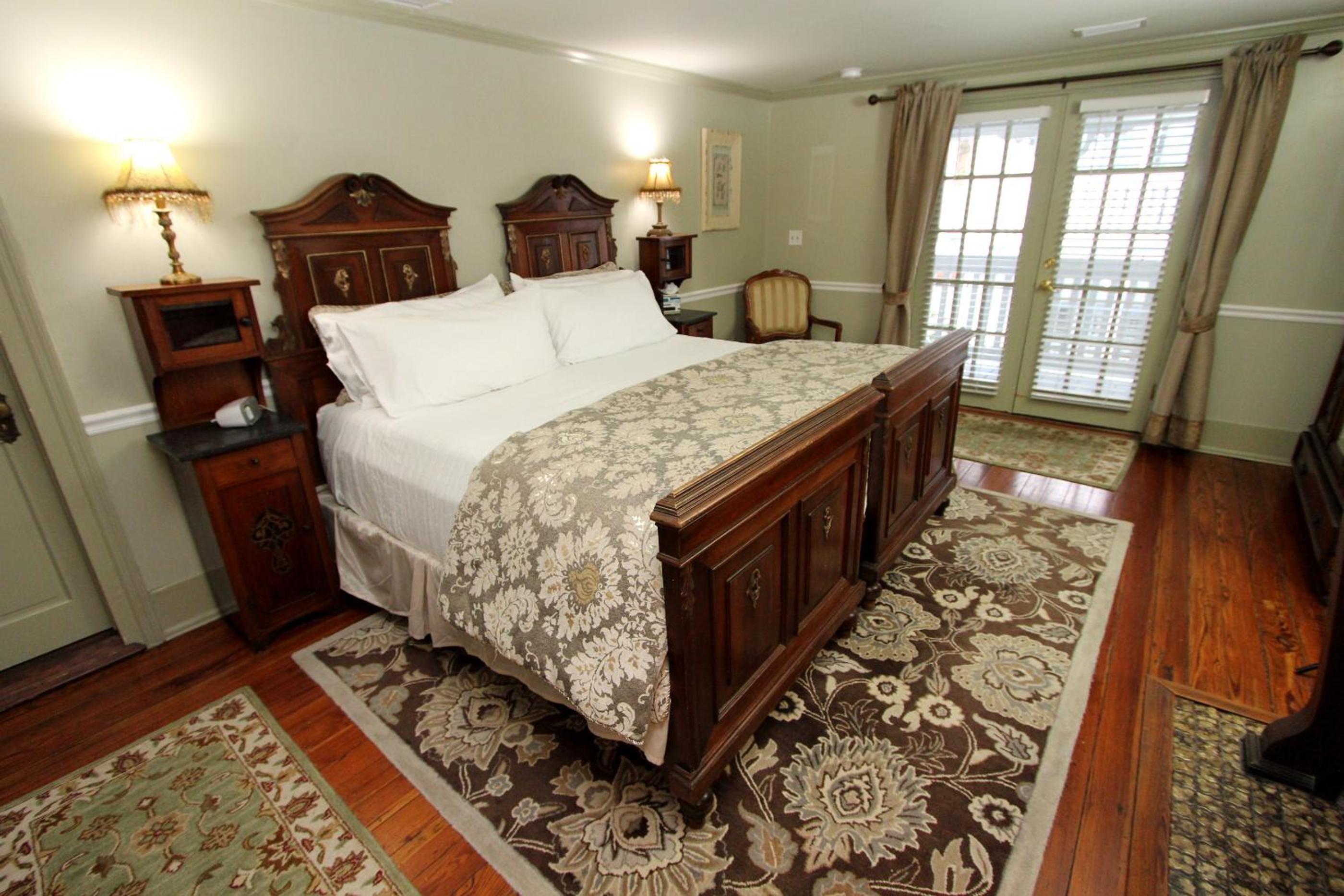 Bayfront Westcott House Bed & Breakfast