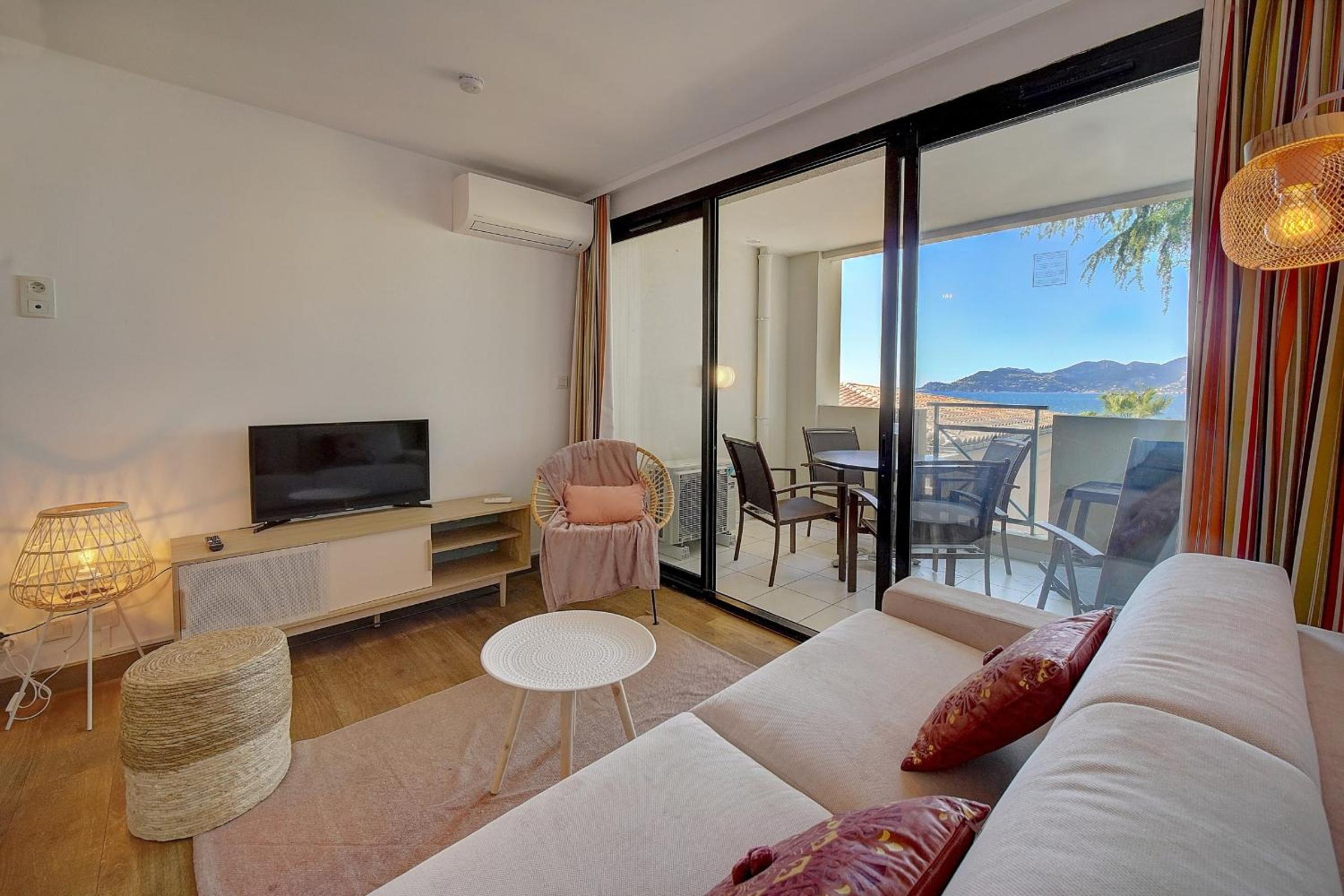 Hotel IMMOGROOM - 2 Rooms sea view renovated - Pool - Terrace - Parking - Image 1